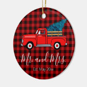 レトロクラシックレッドピックアップトラック赤ブラックプレイド セラミックオーナメント (左)