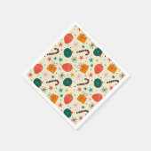 レトロクリスマスオーナメントとギフトパターン スタンダードカクテルナプキン (角)