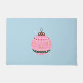 レトロクリスマスバウブルピンクブルー名門私立校風のホリデー ドアマット (正面)