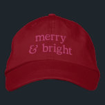 レトロクリスマスピンクレッドメリーブライトカスタムシック 刺繍入りキャップ<br><div class="desc">このシックで祝フェスティバルの「明るい」刺繍入りの野球帽とスタイルの休日のシーズンメリー。レトロなインスパイア文字とピンクと赤のパレッ鮮やかトを備えた、このトレンディークリスマスアクセサリーは、休日の服装におもしろい、懐かしいtouchを追加するのに最適である。あなたはホリデーパーティーに参加する飾か、ツリーの木を開く場合でも、フェスティバル応援を広める場合でも、この帽子は楽しいクリスマスのエッセンスをスタイリッシュ取り込む。色の組み合ユニークわせとヴィンテージのビデオは、任意の休日のワードローブに際立った追加を作る。この帽子と明るい帽子ではっきりした魂に入れ！</div>