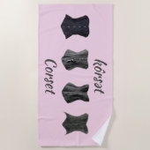 レトログラムブラックコルセットピンク ビーチタオル (正面)