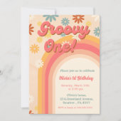 レトログルーヴィワンデイジーフラワー最初の誕生日 招待状 (正面)