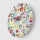 レトロコーヒーポットとカップパターン ラージ壁時計 (傾斜)