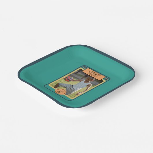 レトロサッカーカーインスパイアドボーイパーティー ペーパープレート (傾斜あり)