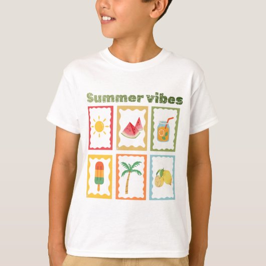 レトロサマーバイブズデザインと太陽の輝き Tシャツ (正面)