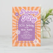 レトロサンウェーブデイジーグルーヴィーパープル50誕生日 招待状 (スタンド正面)