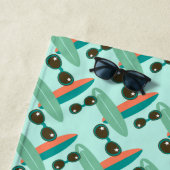 レトロサングラスとサーフボードパーソナライズされた ビーチタオル (インサイチュ)