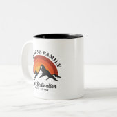 レトロサンセットカスタムファミリーバケーショングループマッチング ツートーンマグカップ (正面左)