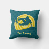 レトロサンセットスケートボードテーマ名前をカスタムするティール(緑がかった色) クッション (裏面)