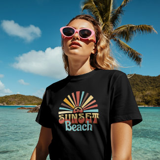レトロサンセットビーチビンテージタイポグラフィ Tシャツ