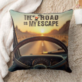 レトロサンセットロードトリップ – 道路は私のエスケープ クッション (ブランケット)