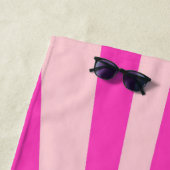 レトロサンバーストサンセットサンライズホットピンクグラデーション ビーチタオル (インサイチュ)