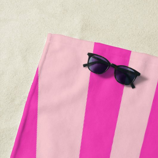 レトロサンバーストサンセットサンライズホットピンクグラデーション ビーチタオル (インサイチュ)