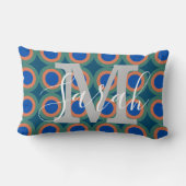 レトロサークル幾何学的モノグラム名ピーコック ランバークッション (裏面)