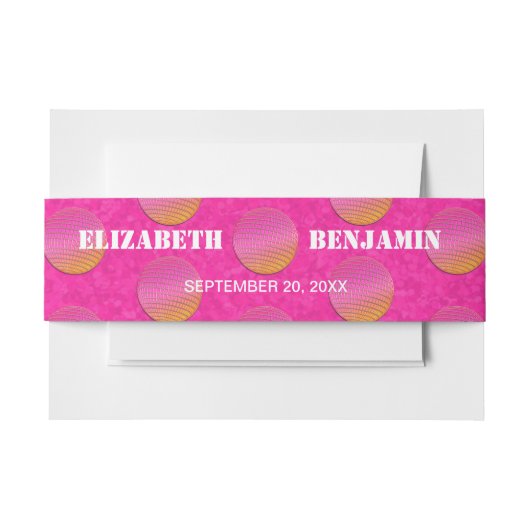 レトロシックなディスコボールホットピンクとオレンジ結婚ズ 招待状ベリーバンド (正面例)