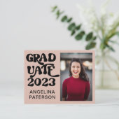 レトロシックフォトブラック&ピンク大学院パーティー インビテーションポストカード (スタンド正面)