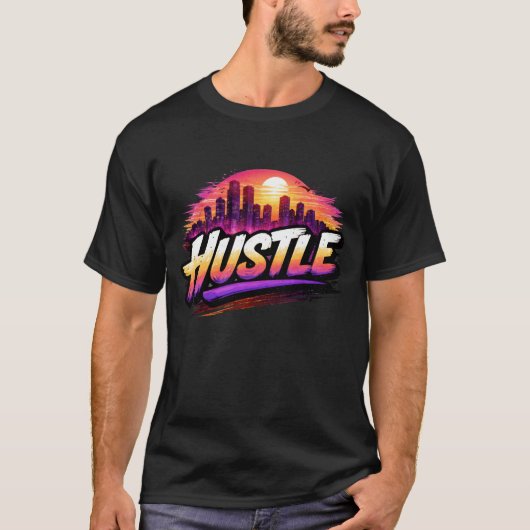 レトロシンセウェーブの街の夕焼けアート「Hustle Retro Synthwave City Su Tシャツ (正面)