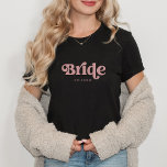 レトロシンプルボホダスティバラタイポグラフィ |花嫁 Tシャツ<br><div class="desc">このトレンディーのシンプルTシャツは、レトロな埃っぽいバラタイポグラフィに「花嫁」という言葉と彼女の名前の宇宙を備えている。</div>