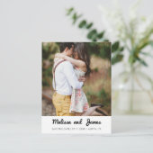 レトロシンプル手書きフォント写真の保存日付 案内ポストカード (スタンド正面)