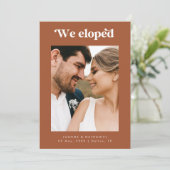 レトロスクリプトテラコッタの結婚宣言 招待状 (スタンド正面)