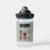 レトロスケートボードブルークール名前をカスタムする ウォーターボトル (背面)