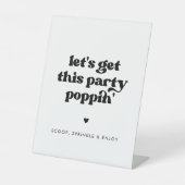 レトロスタイリッシュなパーティーポップピンを手に入れよう 台座サイン (正面)