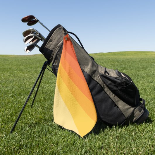 レトロスタイル黄色とオレンジ色の太陽光線デザイン ゴルフタオル (グリーン)