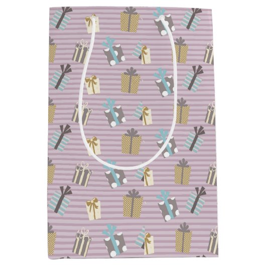 レトロストライプとギフトのクリスマスパターン ミディアムペーパーバッグ (正面)