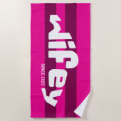 レトロストライプのウィーウィー新婚の花嫁ホットピンク ビーチタオル (正面)