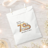 レトロストライプの70のパーティー フェイバーバッグ (クリップ留めされた状態)