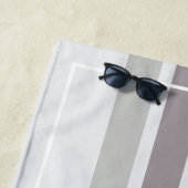 レトロストライプズグレータウペモノグラム名 ビーチタオル (インサイチュ)