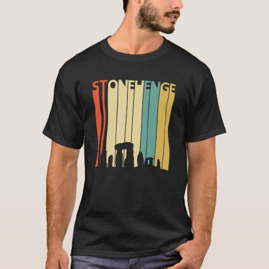 レトロストーンヘンジ記念碑 Tシャツ (正面)