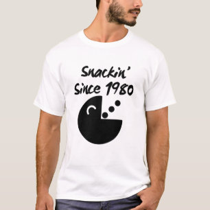レトロスナックアタック: 1980年からスナックインするピクセルアート Tシャツ