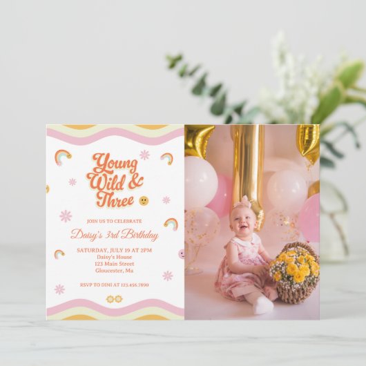 レトロスマイルヤングワイルドと3つの誕生日写真 招待状 (スタンド正面)