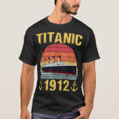 レトロタイタニック1912クルーズ船ヴィンテージ船 Tシャツ (正面)