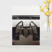 レトロタイプライターのラブメッセージ カード (黄色い花)