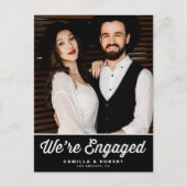 レトロタイポグラフィブラックフォト婚約 案内ポストカード (正面)