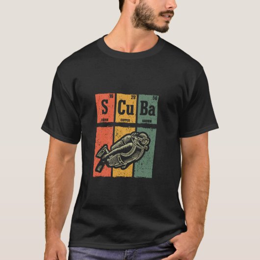 レトロダイビング スキューバダイビング好き 周期表 ス Tシャツ (正面)