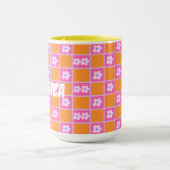 レトロチェッカーボードパターン（オレンジ色と紫） マグカップ (中央)