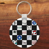 レトロチェッカーボード音楽カセット&詳細 キーホルダー (正面)