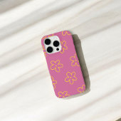 レトロチックな紫と黄色の花柄 iPhoneケース