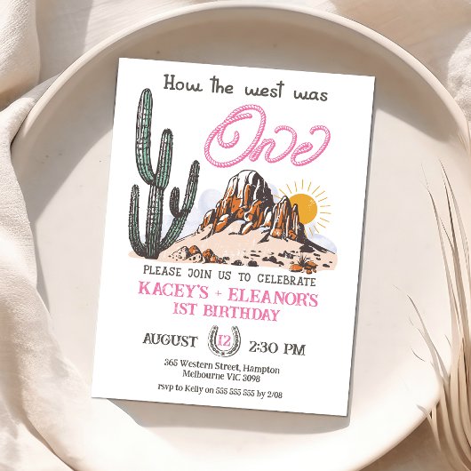 レトロツインの女の子どのように西は1歳の誕生日だった 招待状