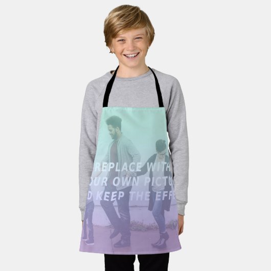 レトロティール（緑がかった色）グリーン&パープルフェードグラデーションカスタム エプロン (着用した状態)