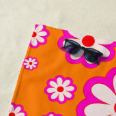 レトロデイジーパターンピンク&オレンジ70sフローラ名 ビーチタオル (インサイチュ)