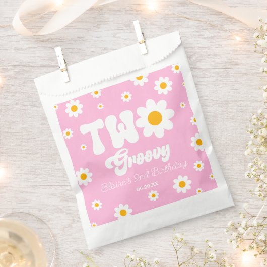 レトロデイジーフラワーツーグルーヴィー2番目の誕生日パーティー フェイバーバッグ (クリップ留めされた状態)