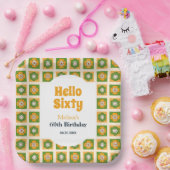 レトロデイジーフラワー市松模様にハローシックス誕生日 ペーパープレート (パーティー)