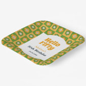 レトロデイジーフラワー市松模様にハローフィフティ誕生日 ペーパープレート (傾斜あり)