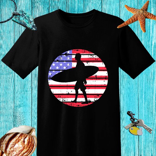 レトロデザインサーファー、ボードと米国国旗 Tシャツ