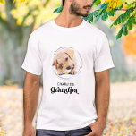 レトロドッグGRANDPAパーソナライズされた子犬ペット写真 Tシャツ<br><div class="desc">犬じいちゃん…このお気に入りの可愛いペットの写真Tシャツで、この父の日、クリスマスや彼のすごい誕生日を驚かせカスタムて犬の祖父。こカスタマイズの犬の写真と名お気に入りの前の犬のおじいちゃん。この犬のおじいちゃんシャツは愛犬家と犬パパに必須だ！犬素晴らしからの贈り物。COPYRIGHT © 2022 Judy Burrows,  Black Dog Art - All Rights Reserved.レトロドッグパーソナライズされたグランドパピーペット写真Tシャツ</div>
