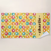 レトロドット名前をカスタムするカラフル ビーチタオル (正面)
